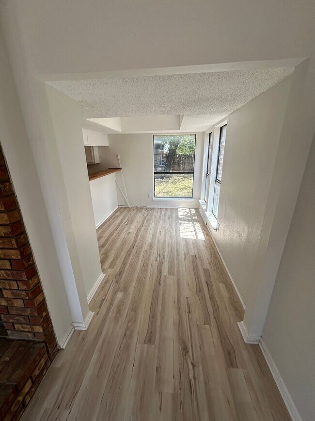 Building Photo - Come and see this well-kept beautiful home today!