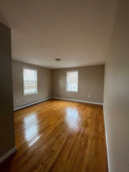 Building Photo - 26 Moore St