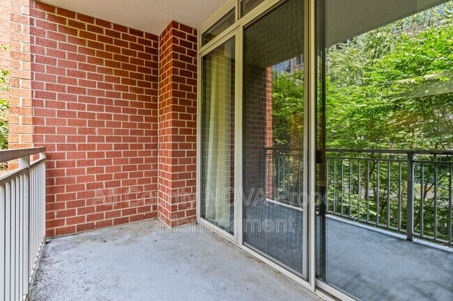 Building Photo - 820 N Pollard St