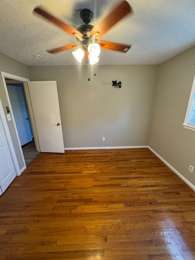 Building Photo - 1696 Crestland Dr