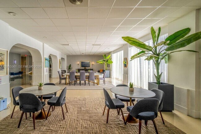 Building Photo - 3140 S Ocean Dr