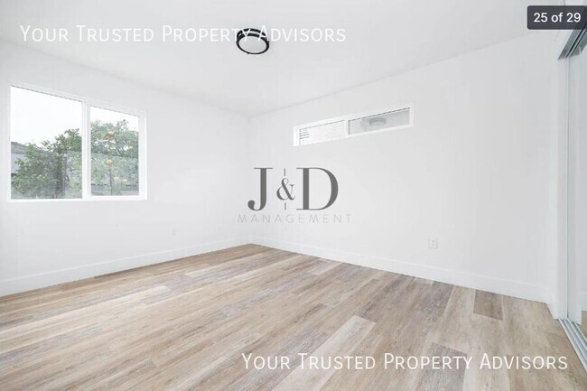 Building Photo - 6750 N Elman St