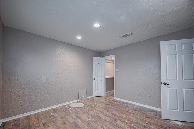 Building Photo - 4015 Black Locust Dr