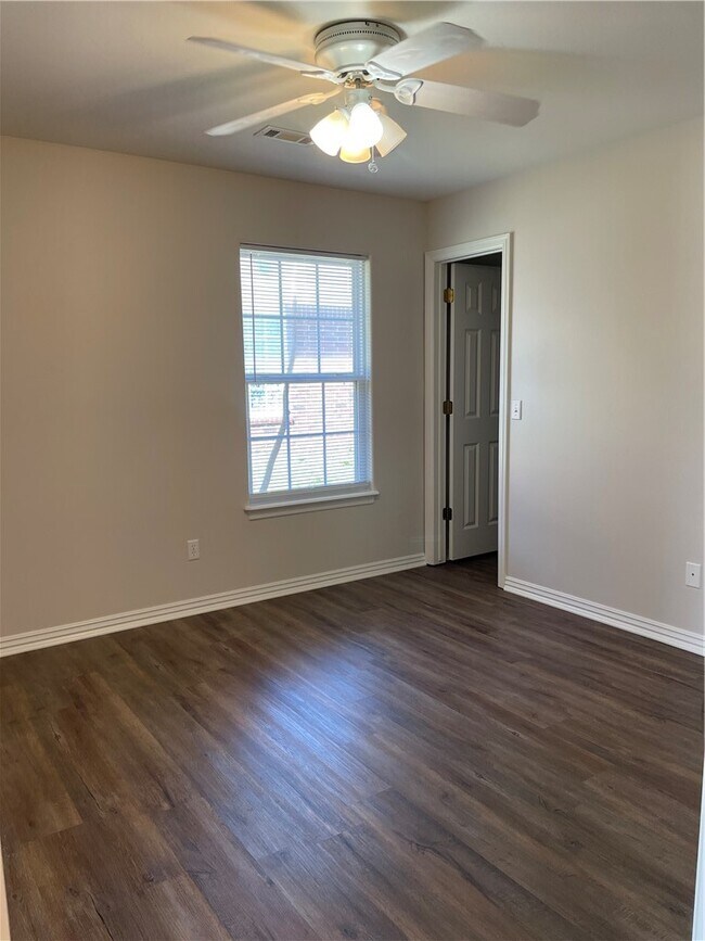 Building Photo - 3704 SW Moline Ave