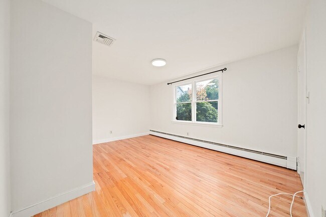 Building Photo - 11 Suban Pl