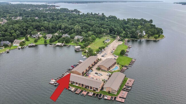 Building Photo - 801 River Rd