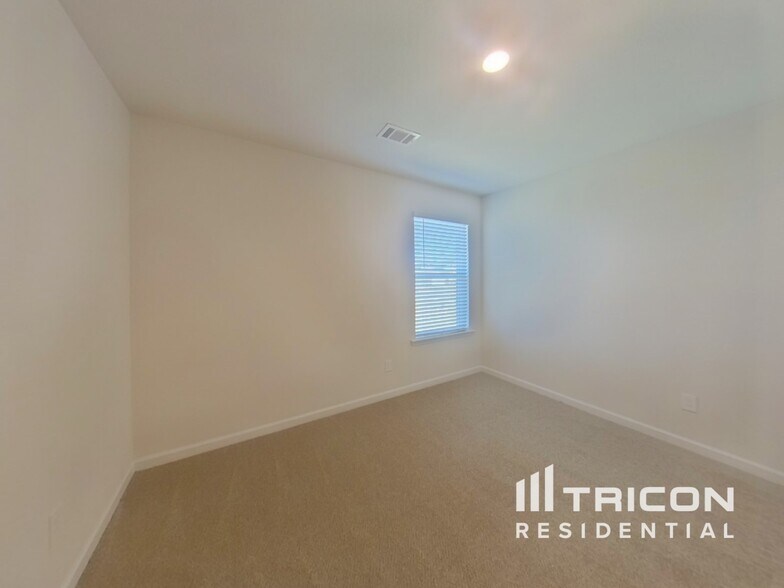 Building Photo - 823 Athens Ln