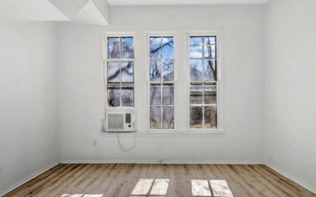 Building Photo - 827 S Crockett St