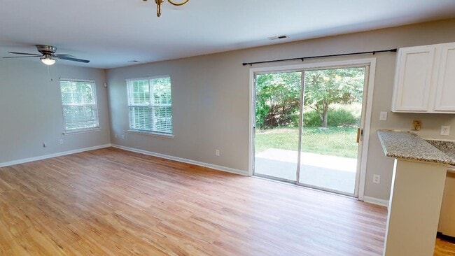 Building Photo - Recently Renovated Single Family Home in t...