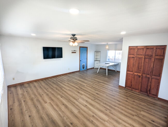 Building Photo - 1015 E Grand Ave