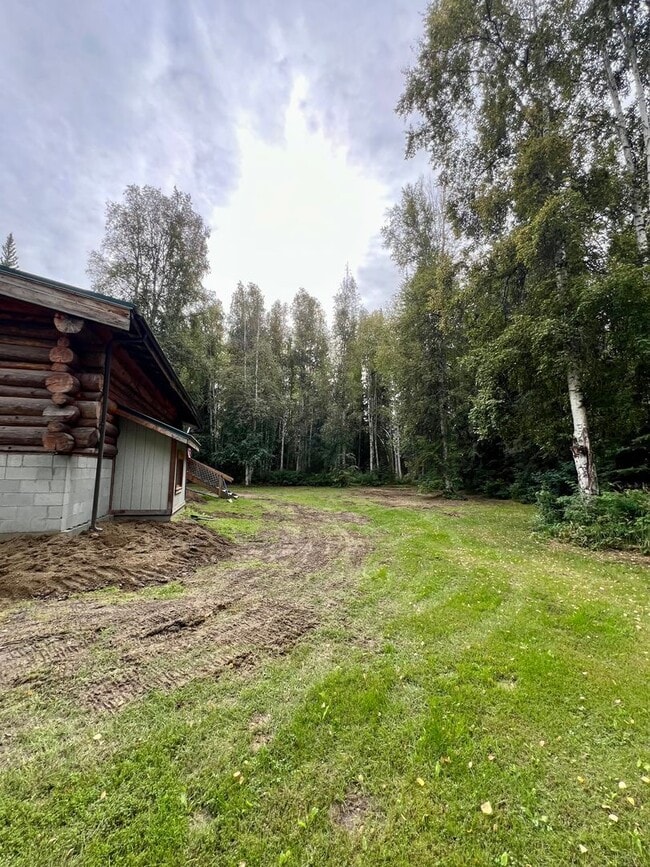 Building Photo - Charming 3-Bedroom Home on 5.84 Acres – Pe...