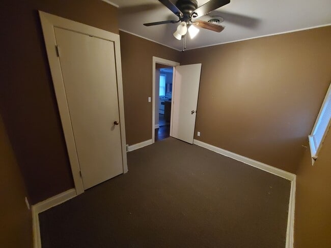 Building Photo - 3 Bedroom with open living room/kitchen/dining area, all on one floor including laundry!