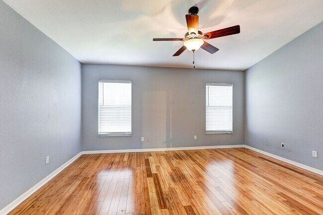 Building Photo - Spacious 4-Bedroom Home in Rivercrest, Riv...
