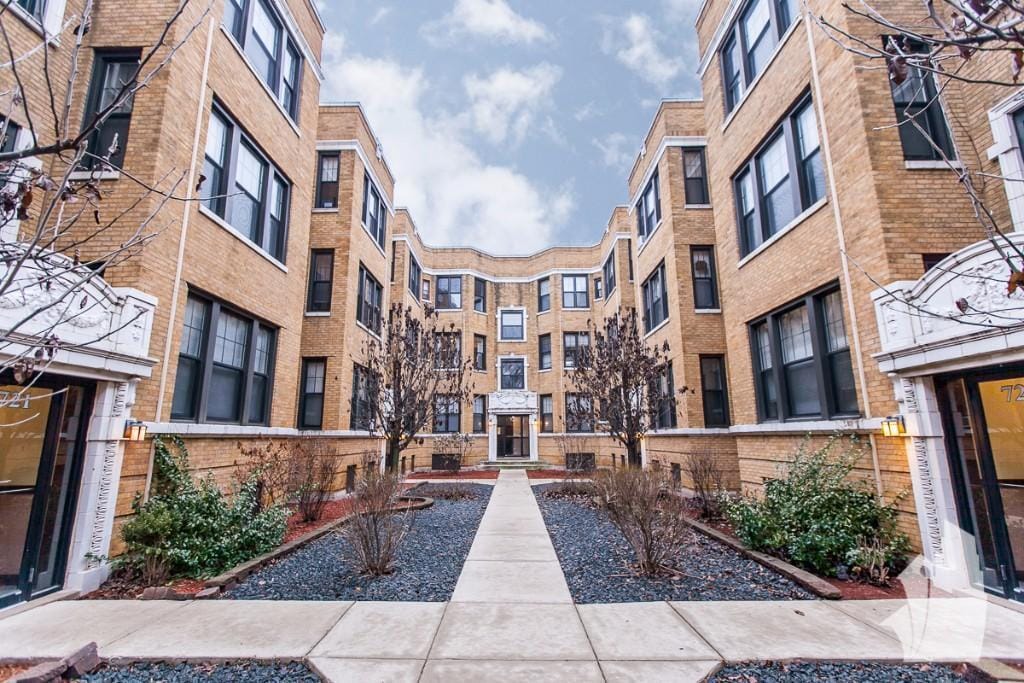 Building Photo - 725 W Barry Ave