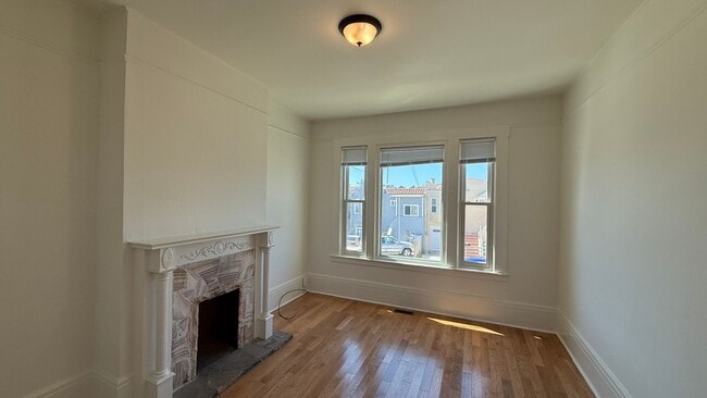 Building Photo - Epic REA - Expansive 2BD/ 1BA with Huge Garage in the Outer Mission