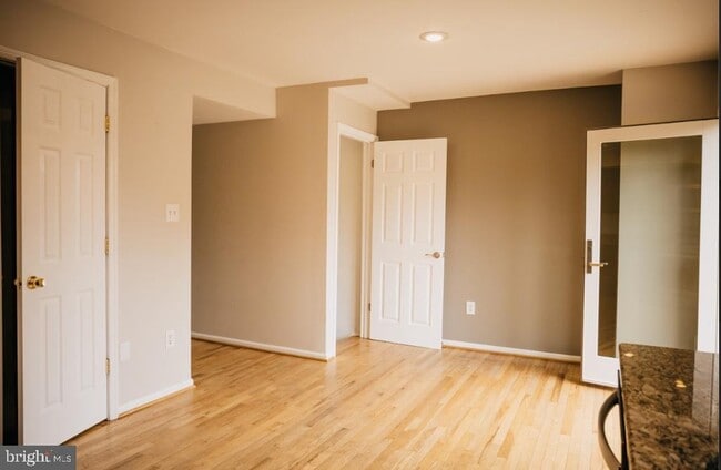Building Photo - 394 Doral Ct