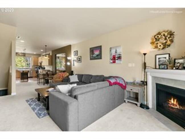 Building Photo - 2 Bedroom Townhome in Gated Fairview Terrace!