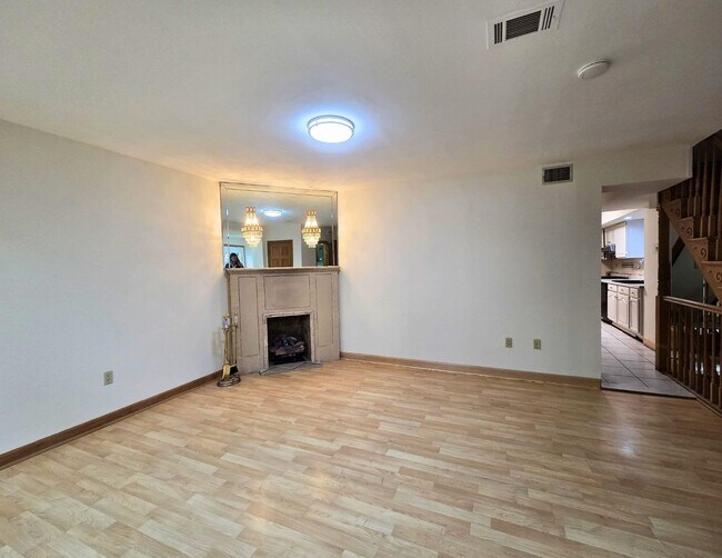 Building Photo - 911 80th St