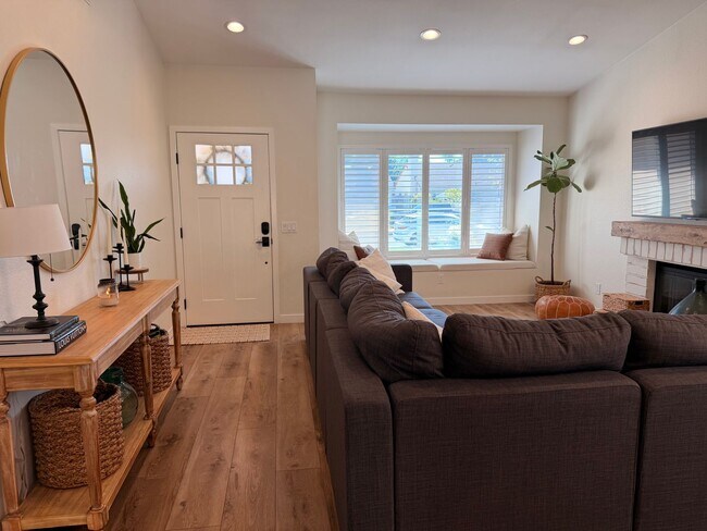 Building Photo - Nicely updated -one story home in Camarilo's desirable Mission Oaks Neighborhood