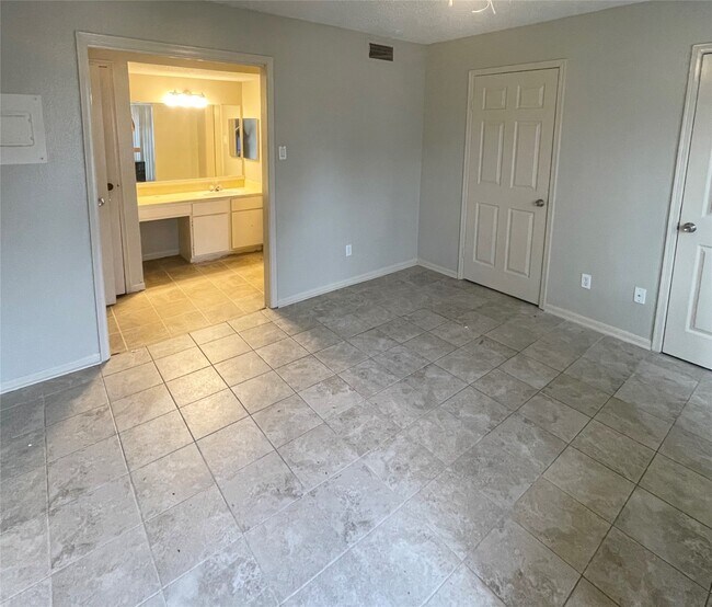 Building Photo - 2120 El Paseo St