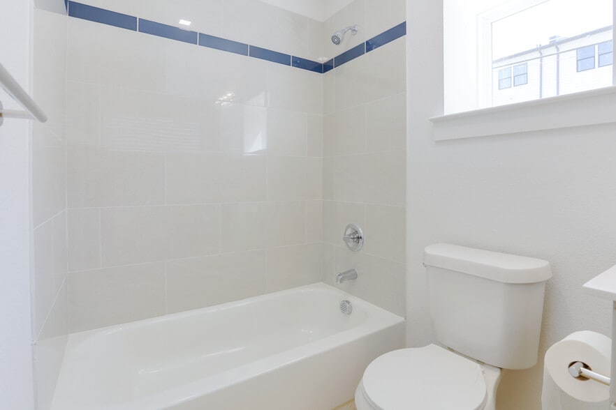 Building Photo - 2805 Weisenberger St