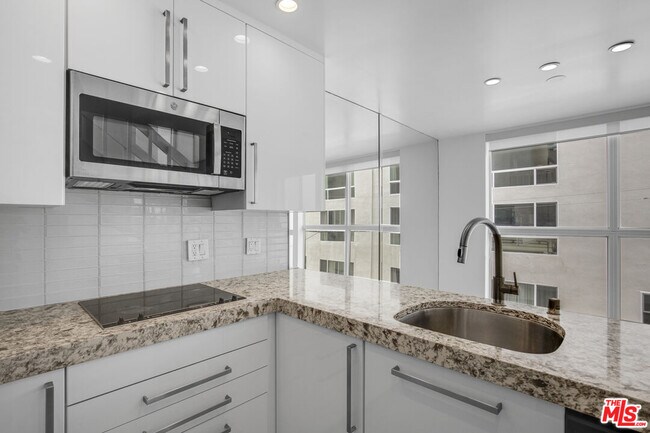 Building Photo - 1 Ironsides St