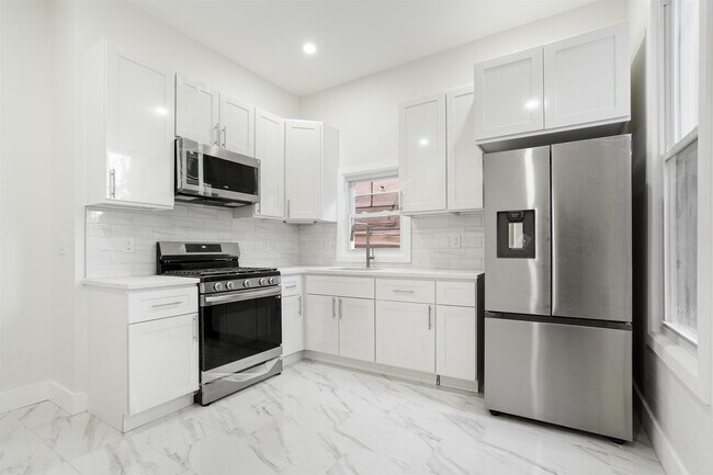 Building Photo - 1102 Central Ave