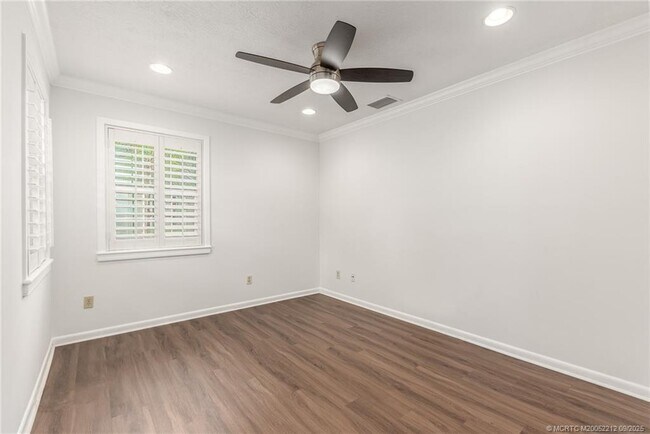 Building Photo - 23 Lantana Ln