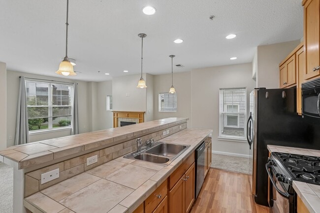 Building Photo - Dual-Suite 2BR/2.5BA Townhome-Style Condo — Gas Fireplace, Balcony & Attached Garage | Heron Cree...