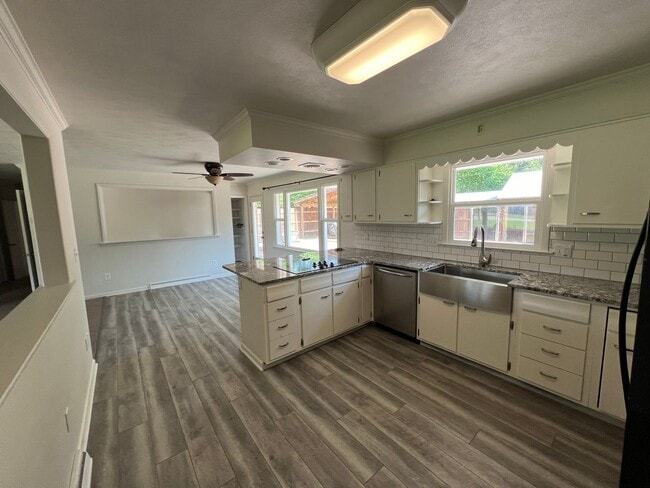 Building Photo - Home with Paradise Setting in Backyard! Available July 2026!! $2,500 Monthly!