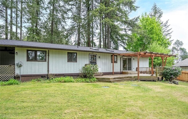 Building Photo - Spacious Rambler Retreat Nestled on an Acr...