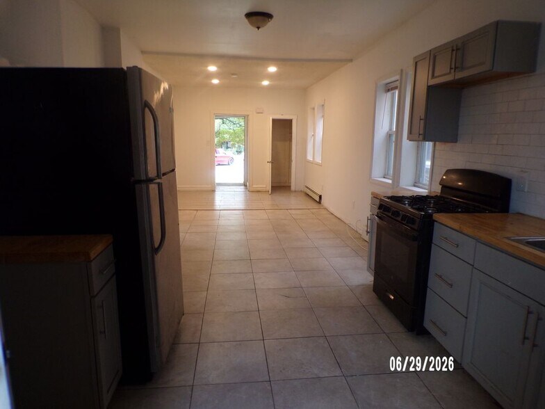 Building Photo - 1102 Collings Rd