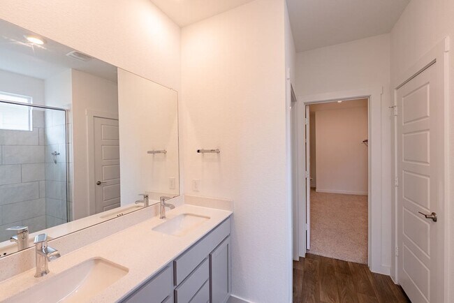 Building Photo - Modern 4 bedroom, 3 bathroom home in Canta...