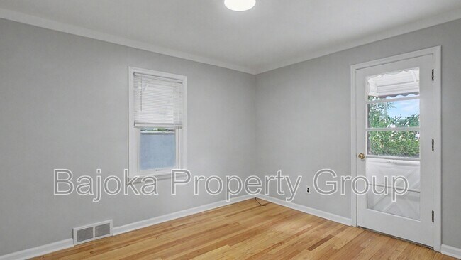 Building Photo - 2957 Fort Park Blvd