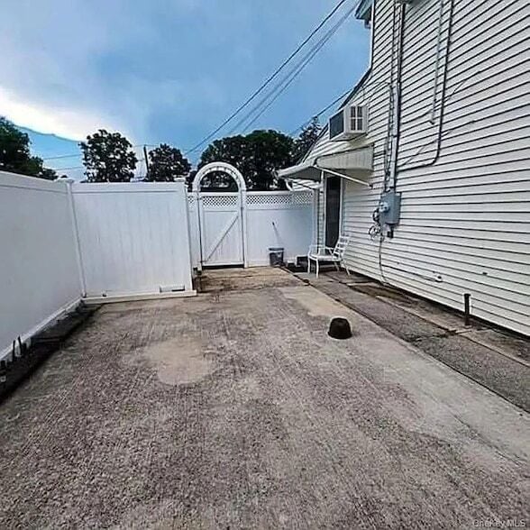 Building Photo - 9 Fairlane Dr