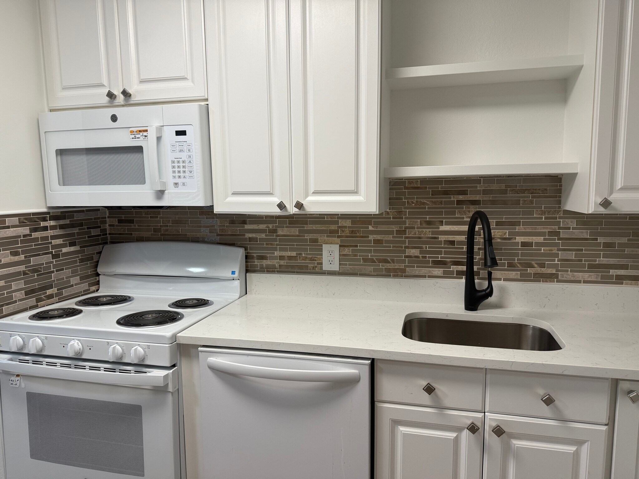 Building Photo - 739 Jack Ave S