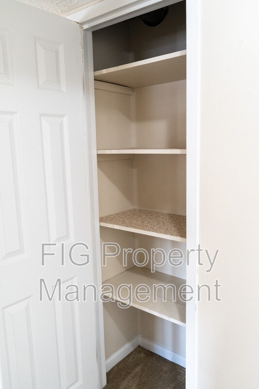 Building Photo - 1828 Lively Rd