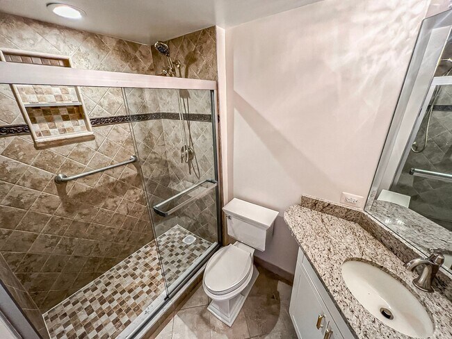 Building Photo - Fantastic 3 Bedroom 3 Bathroom Condo With ...