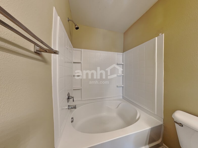 Building Photo - 4112 Lakewood Glen Dr