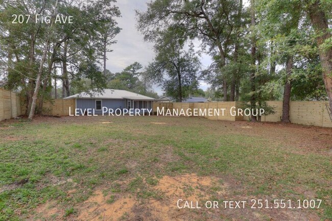 Building Photo - 3 bedroom, 2 bathroom in Fairhope!