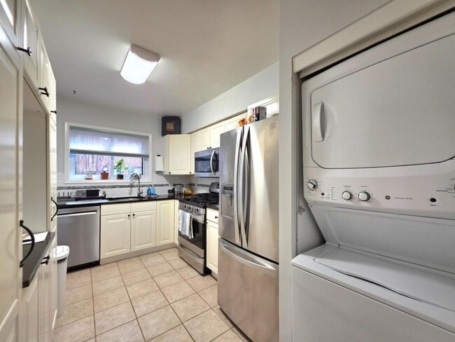 Building Photo - 2700 Dartmouth Rd