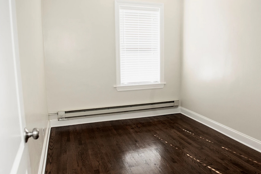 Building Photo - 3842 N Greenview Ave