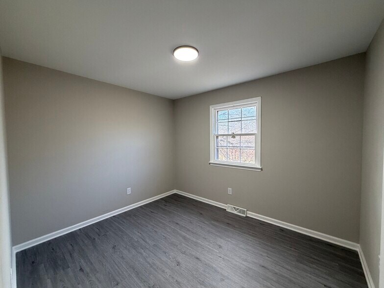 Building Photo - 308 Donna Ave