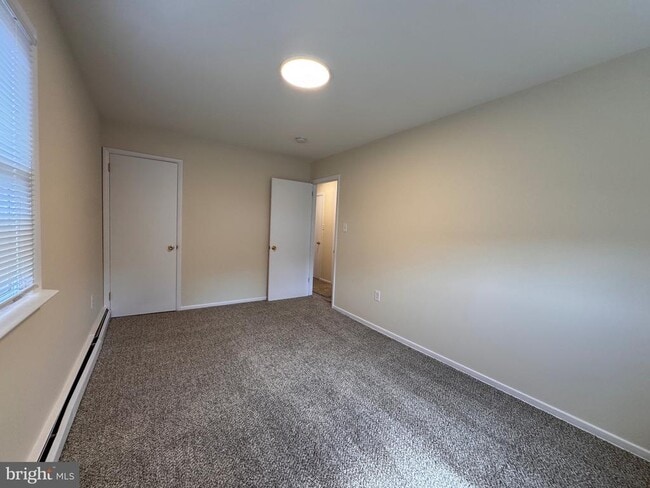 Building Photo - 1212 W King Rd