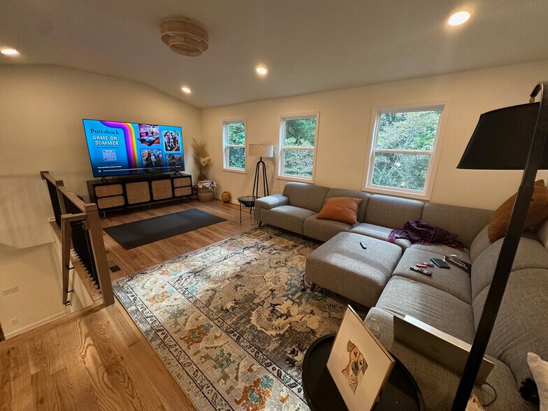 Building Photo - 1045 Forrest Blvd