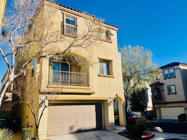 Building Photo - Open Design Plan 3 Bd + Office, 3 bth, New Floors, New paint!