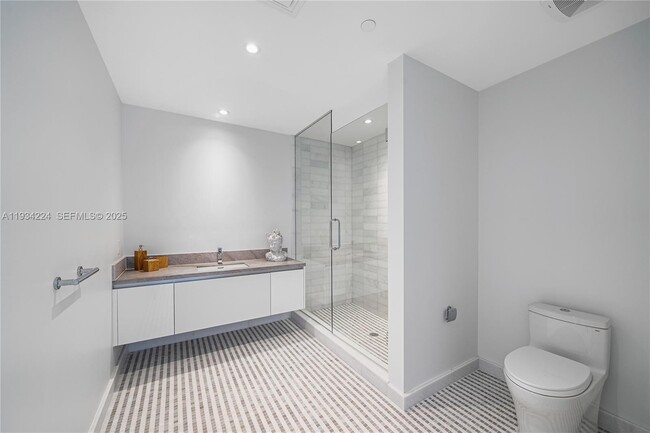 Building Photo - 700 NE 26th Terrace