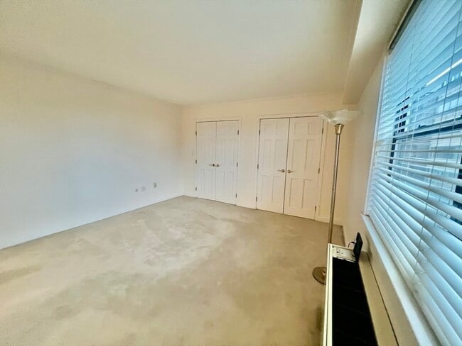 Building Photo - 9 Hawthorne Pl