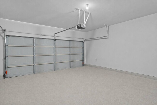 Building Photo - 5462 Grand View Dr