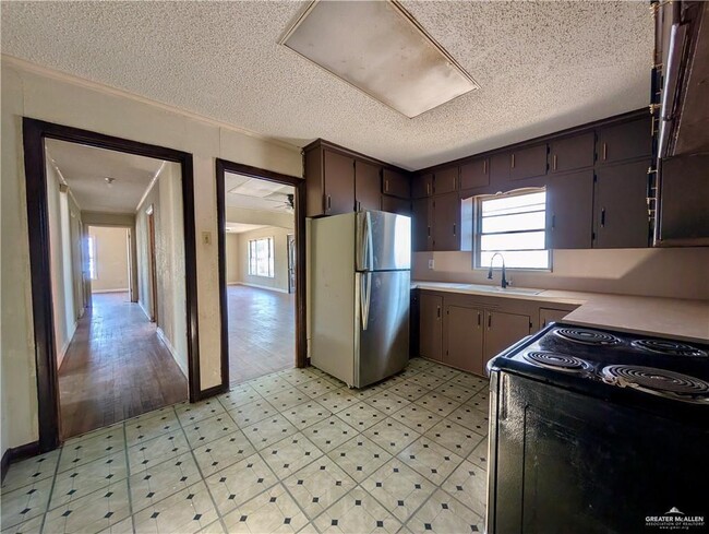 Building Photo - 14 Fresno Ave